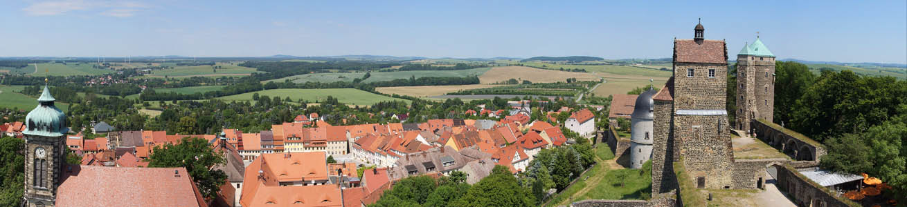 Blick von Burg Stolpen auf die Stadt und das Umland